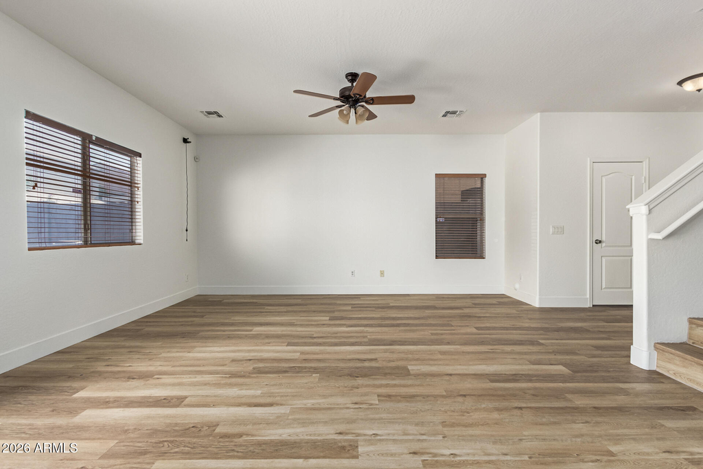 7007 W Mercer Lane - Photo 2