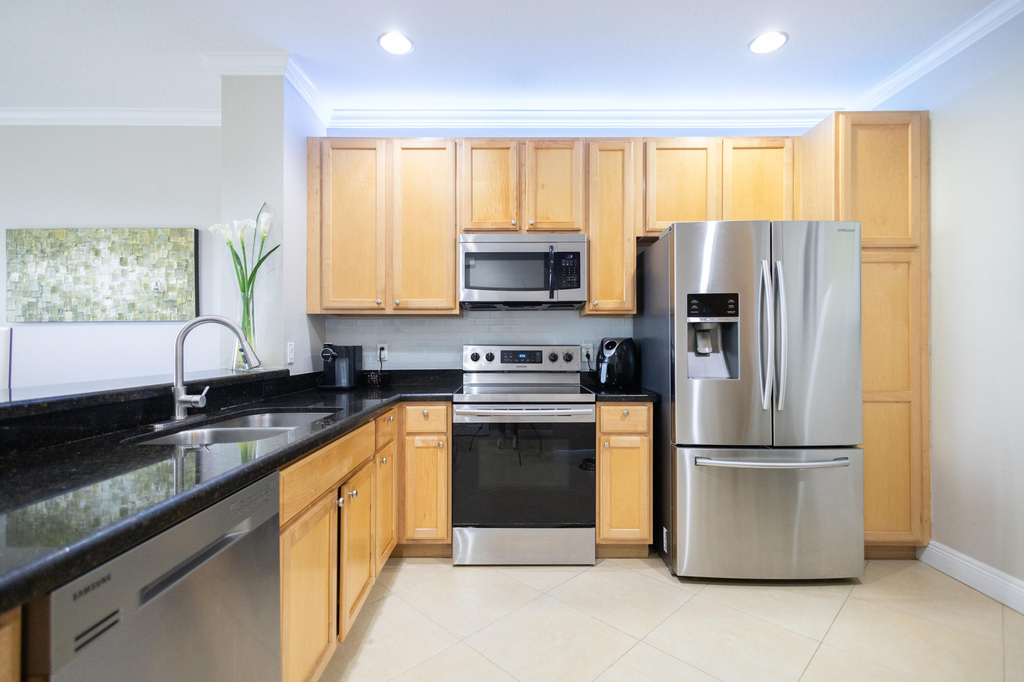 8115 Bellagio Lane - Photo 3