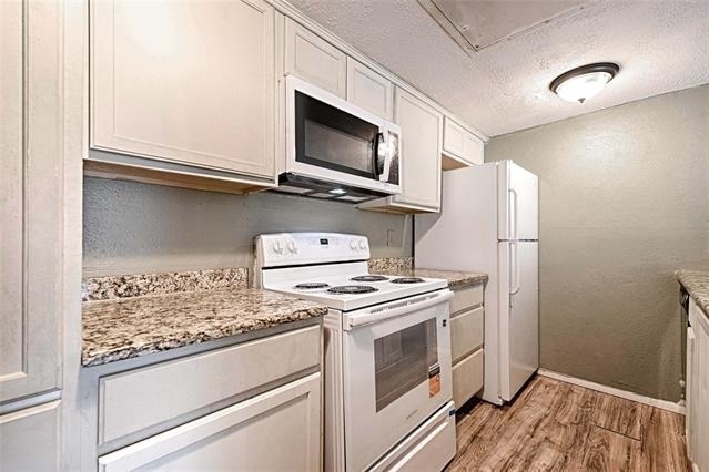 15889 Preston Road - Photo 7