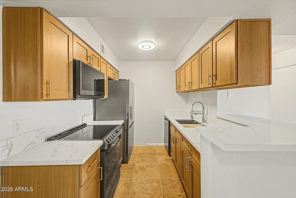 10610 S 48th Street - Photo 9