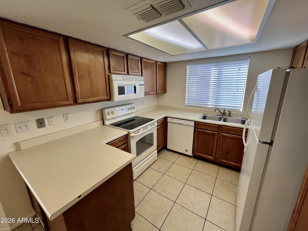 839 S Westwood -- - Photo 9