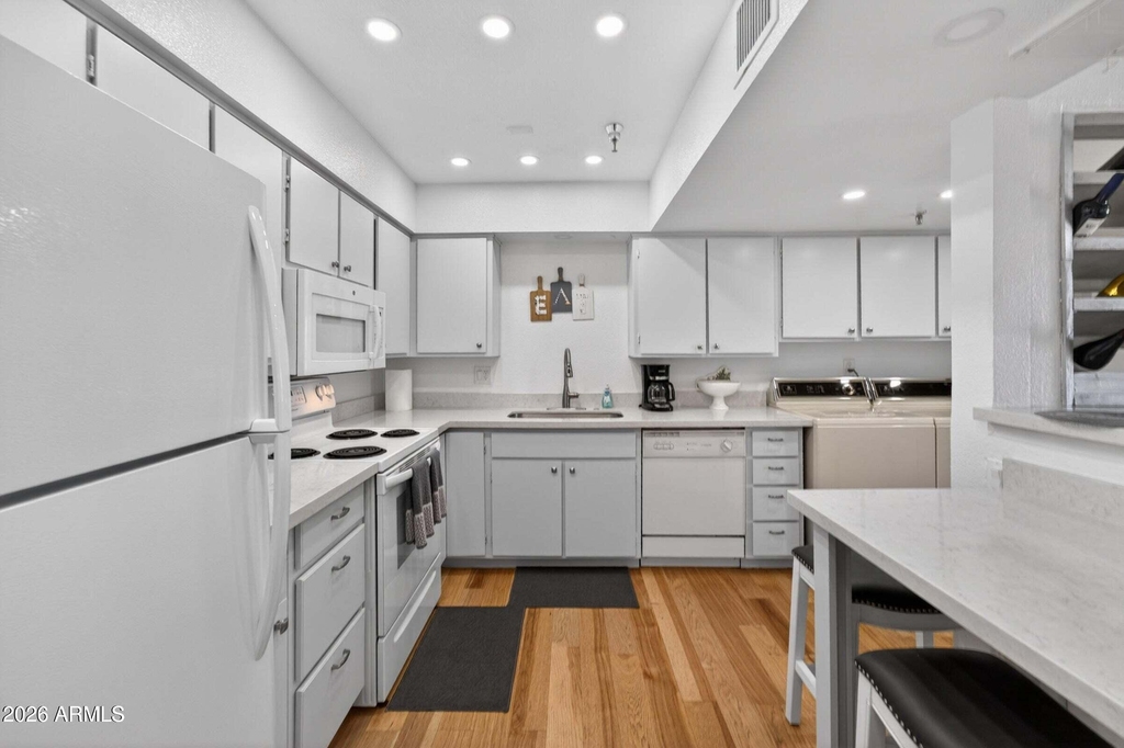 425 S Parkcrest Drive - Photo 5