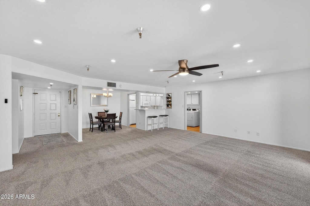 425 S Parkcrest Drive - Photo 3