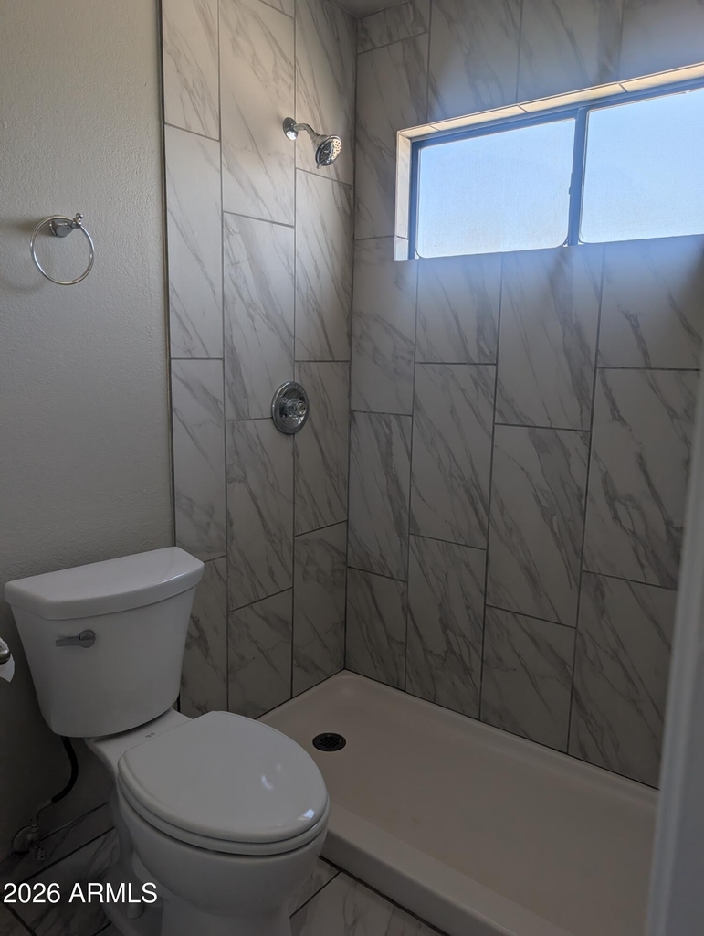 820 W University Drive - Photo 3