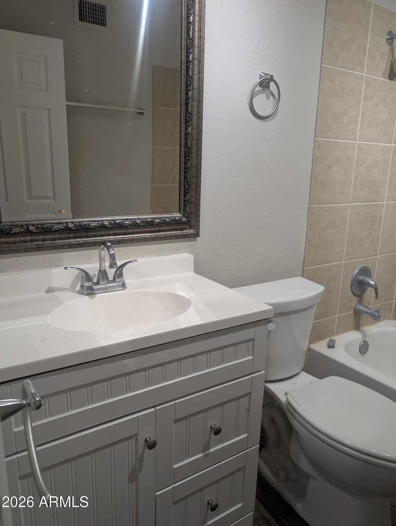 820 W University Drive - Photo 2