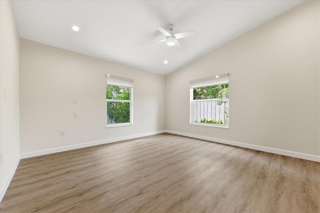 530 Ne 3rd Avenue Ne - Photo 14