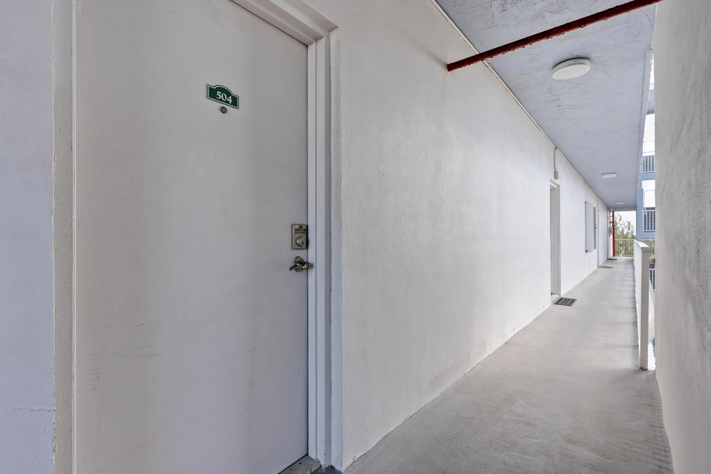 677 Ne 24th Street - Photo 1