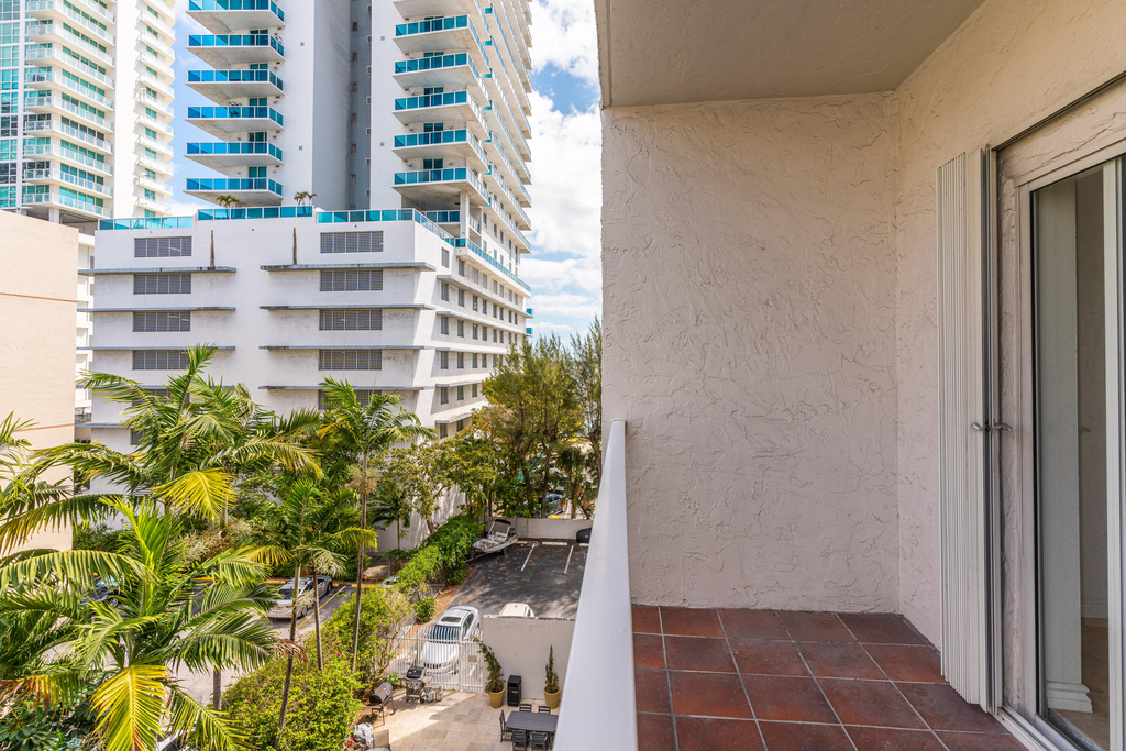 677 Ne 24th Street - Photo 12