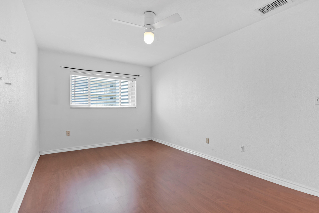 677 Ne 24th Street - Photo 11