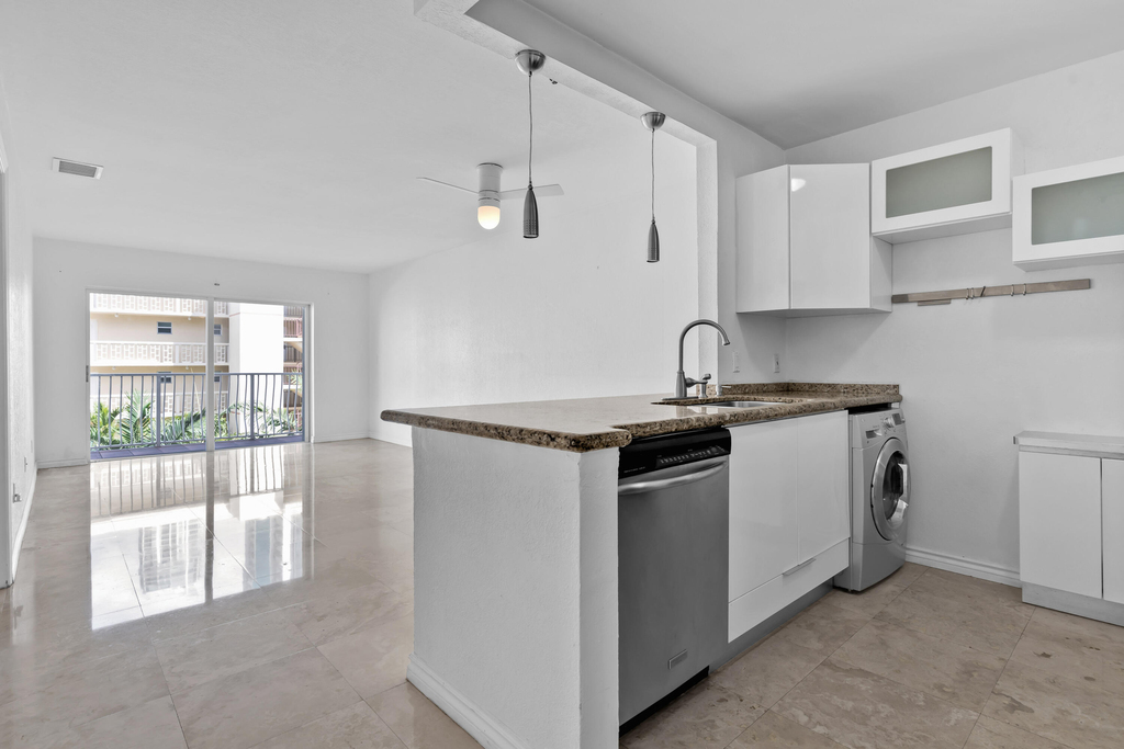 677 Ne 24th Street - Photo 0