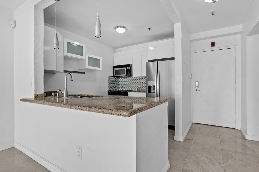 677 Ne 24th Street - Photo 2