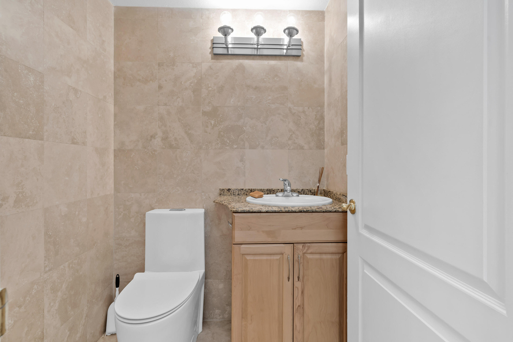 677 Ne 24th Street - Photo 16