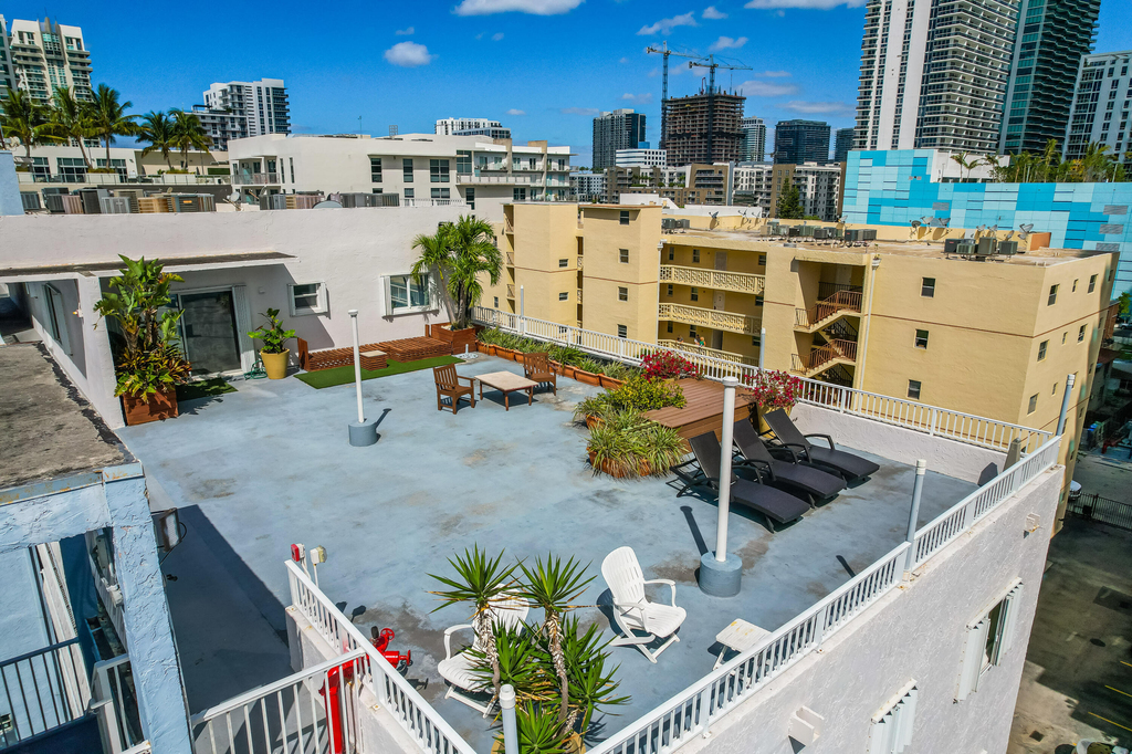 677 Ne 24th Street - Photo 10