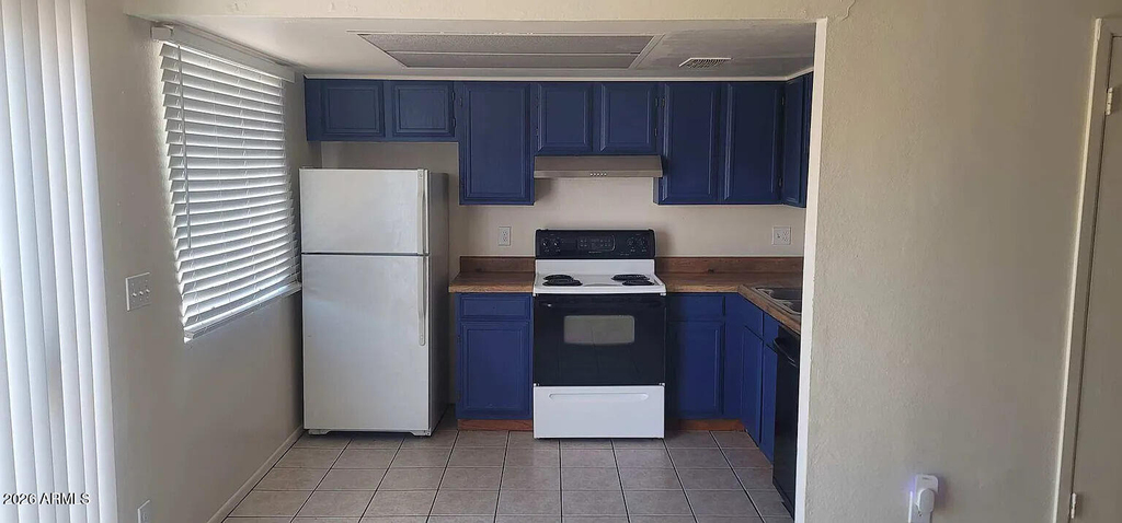 15601 N 27th Street - Photo 0