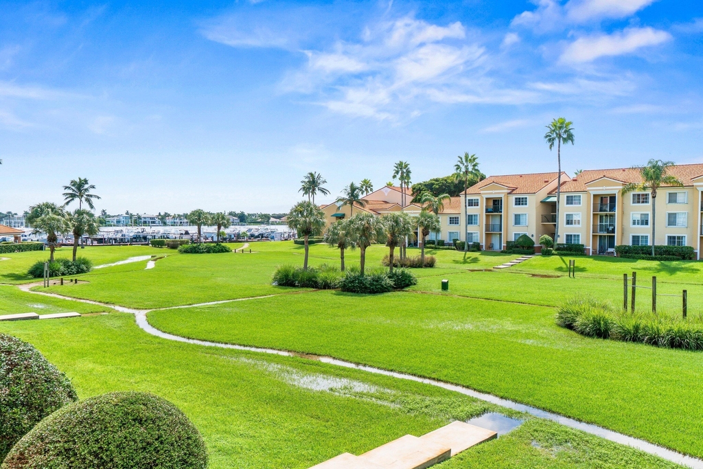 145 Yacht Club Way - Photo 0