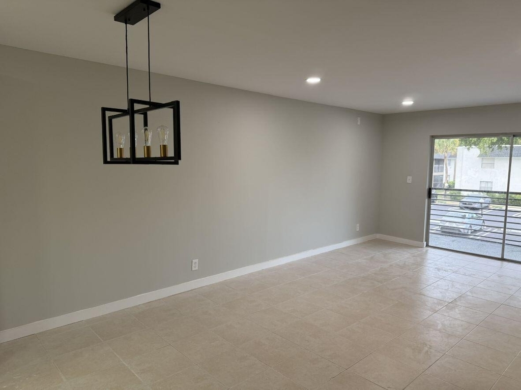 2810 Riverside Drive - Photo 2