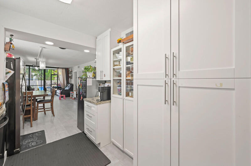 8421 Forest Hills Drive - Photo 4