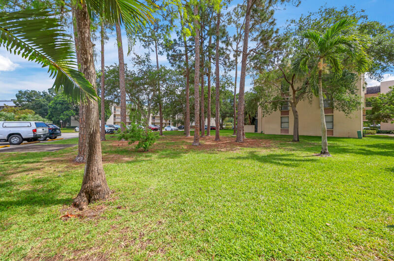 8421 Forest Hills Drive - Photo 23