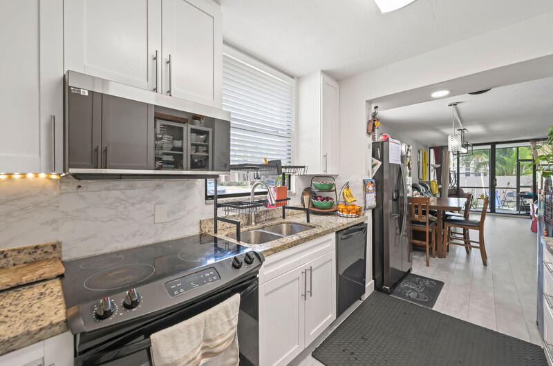 8421 Forest Hills Drive - Photo 5