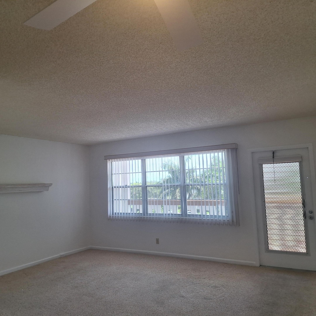 4007 Cornwall A - Photo 1