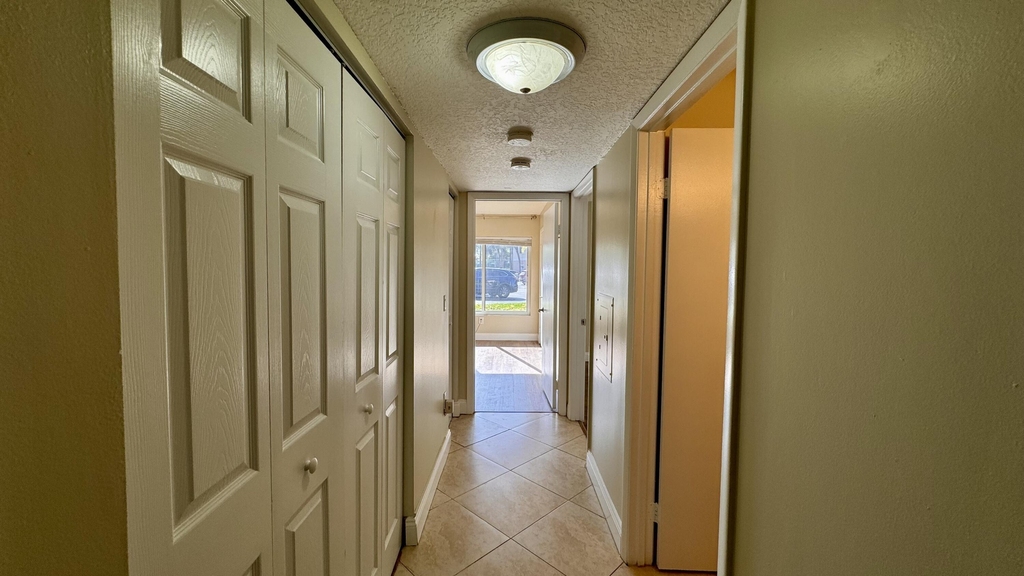 815 W Boynton Beach Boulevard - Photo 7