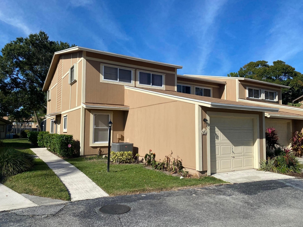 371 Maplecrest Circle - Photo 0