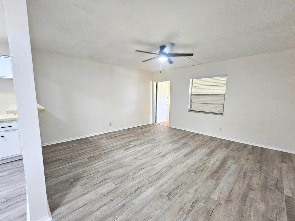 1300 Ne 3rd Street - Photo 2