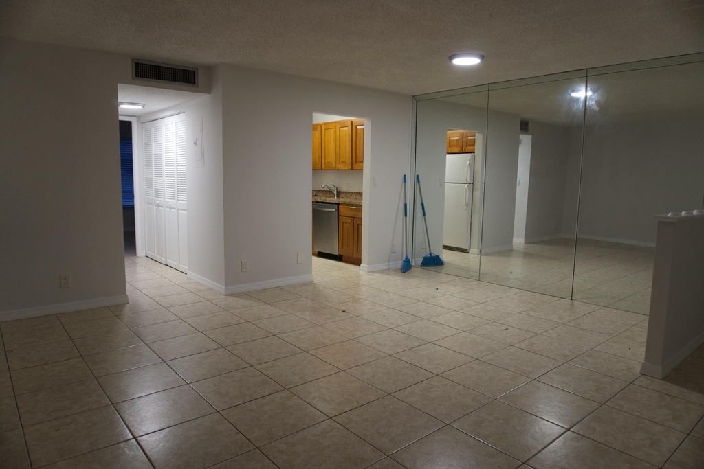 2840 Ne 14th St Street - Photo 2