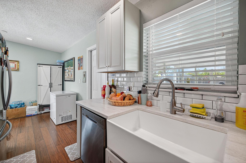 300 Sw 25th Avenue - Photo 17
