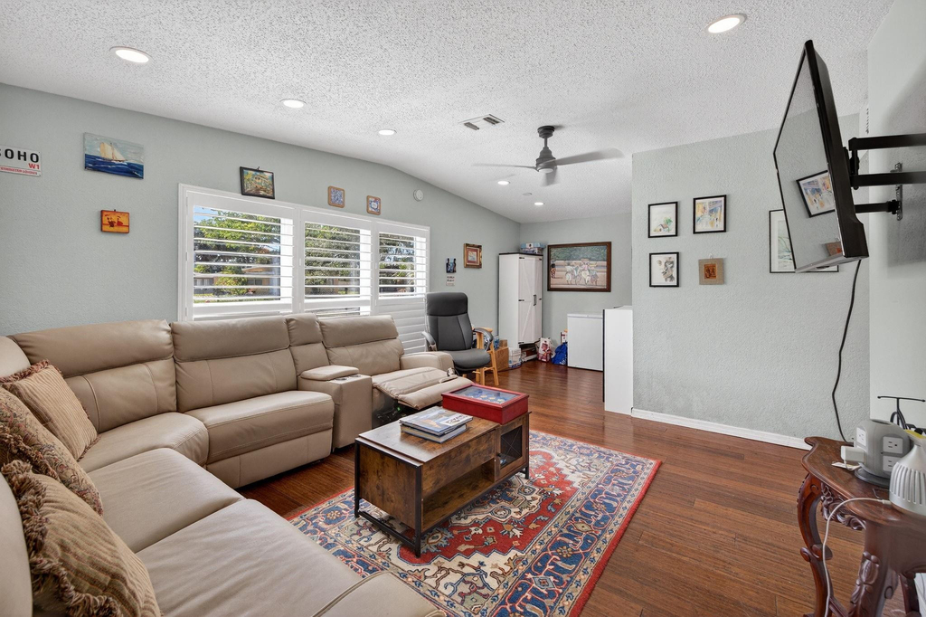 300 Sw 25th Avenue - Photo 7