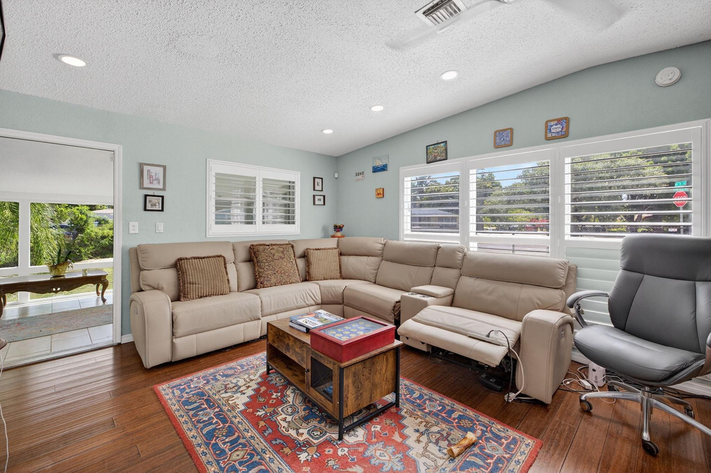 300 Sw 25th Avenue - Photo 8