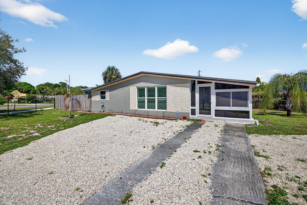 300 Sw 25th Avenue - Photo 3