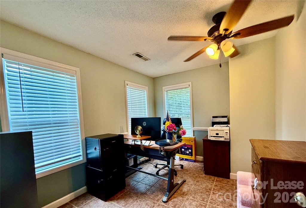 2809 Faircroft Way - Photo 15