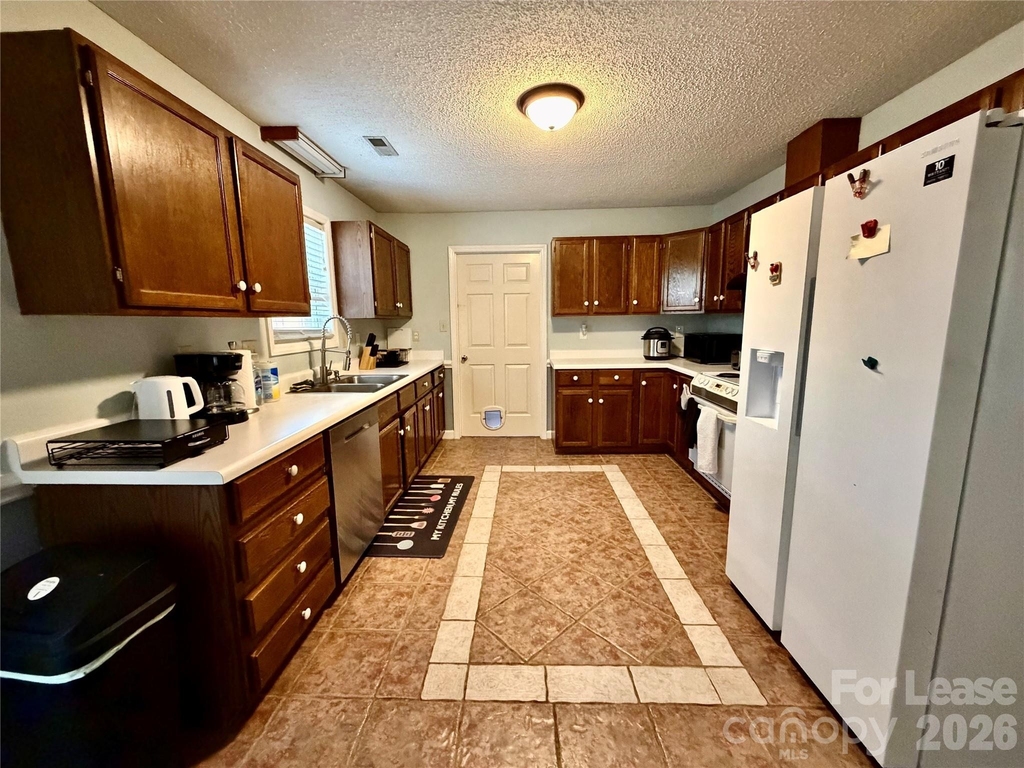 2809 Faircroft Way - Photo 4