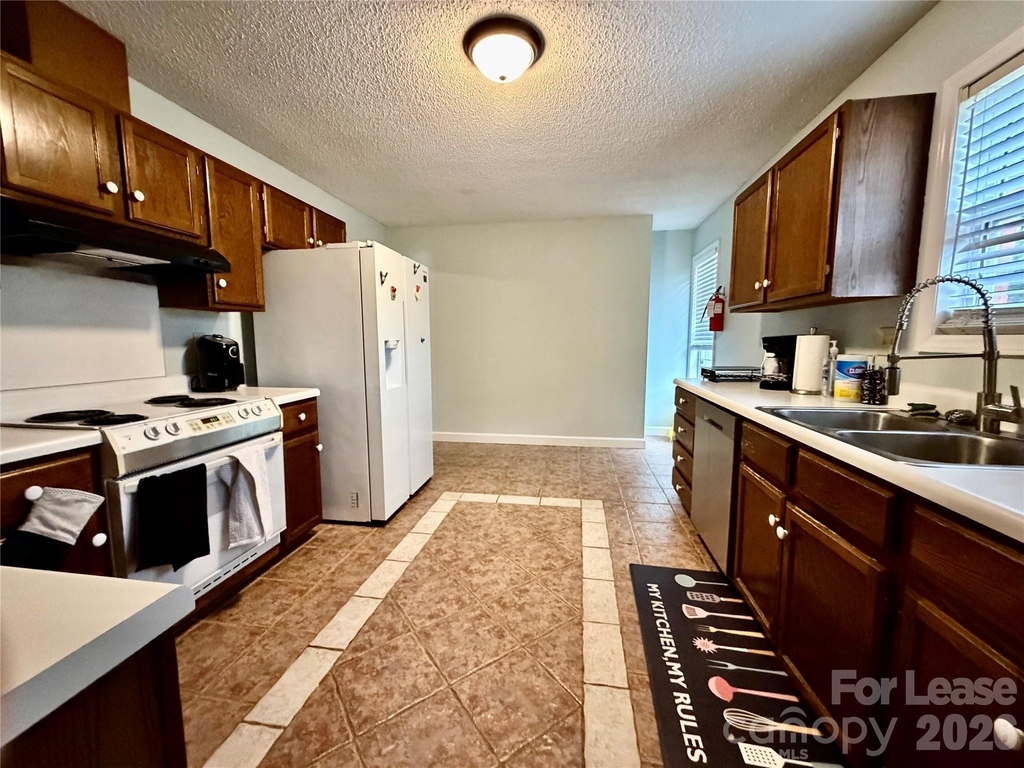 2809 Faircroft Way - Photo 5