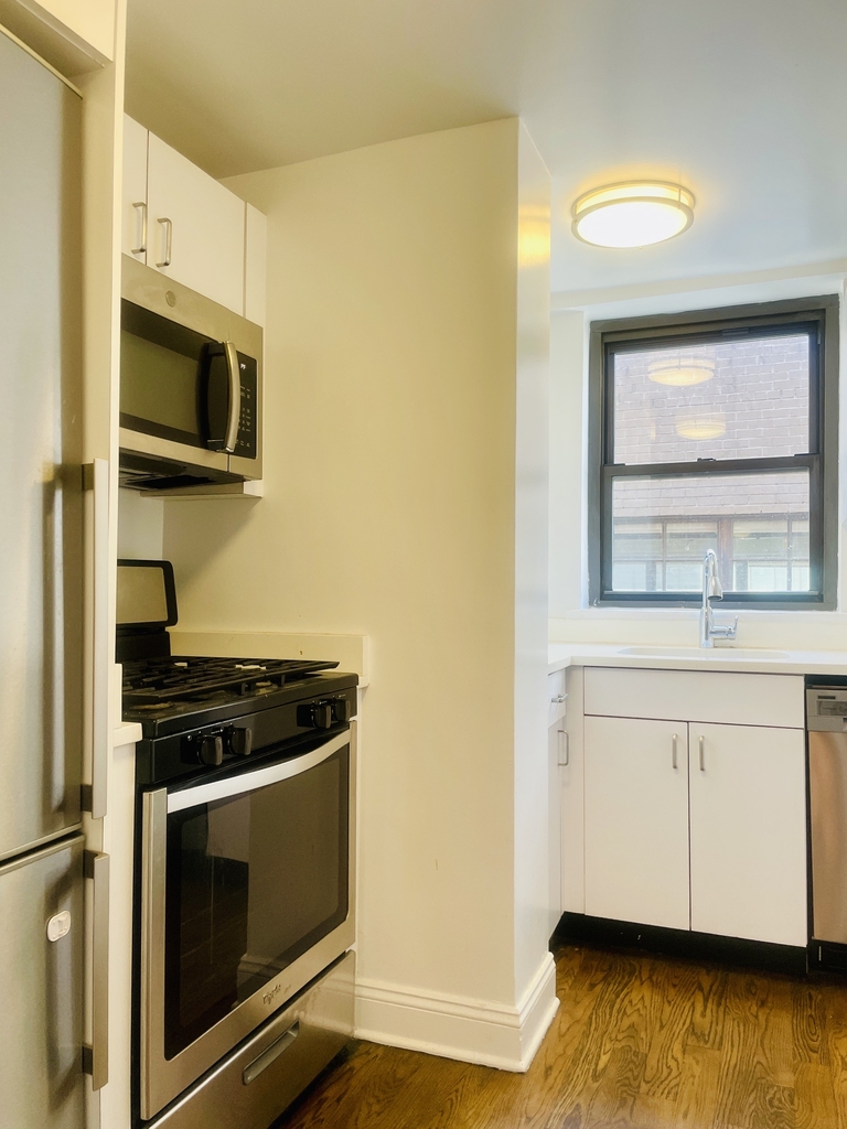  157 East 57th Street, 16A - Photo 6