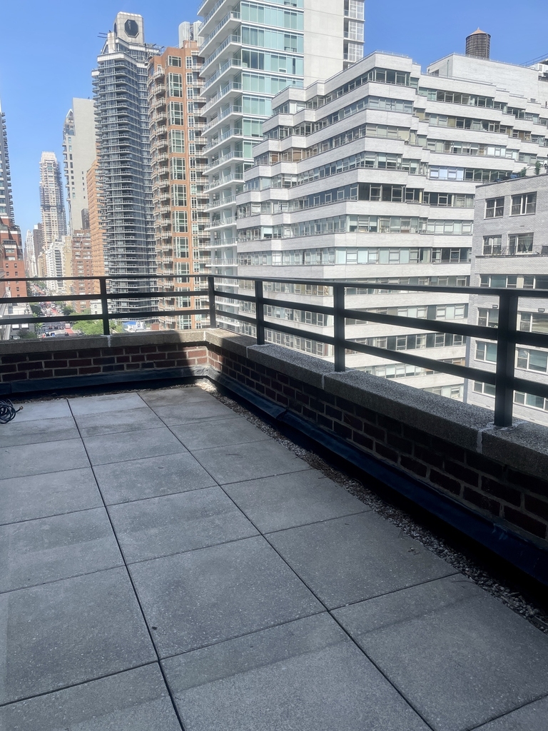  157 East 57th Street, 16A - Photo 2
