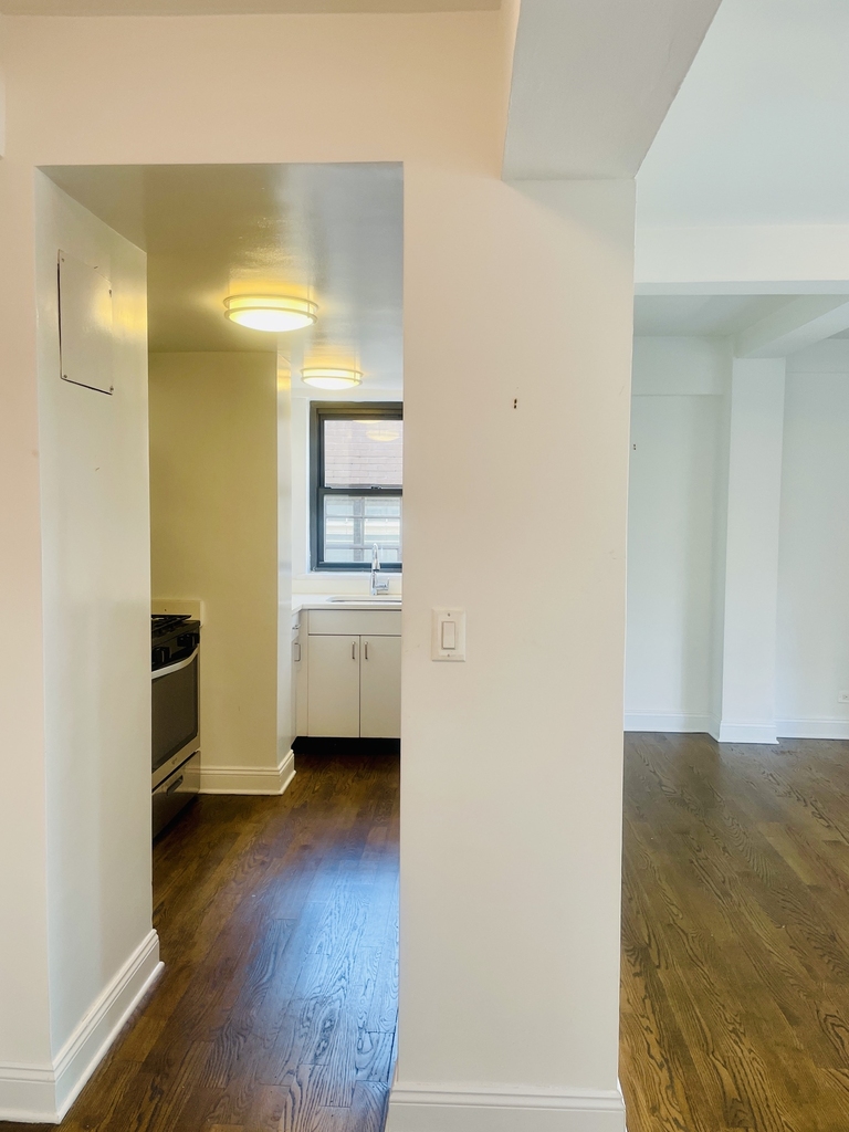  157 East 57th Street, 16A - Photo 5