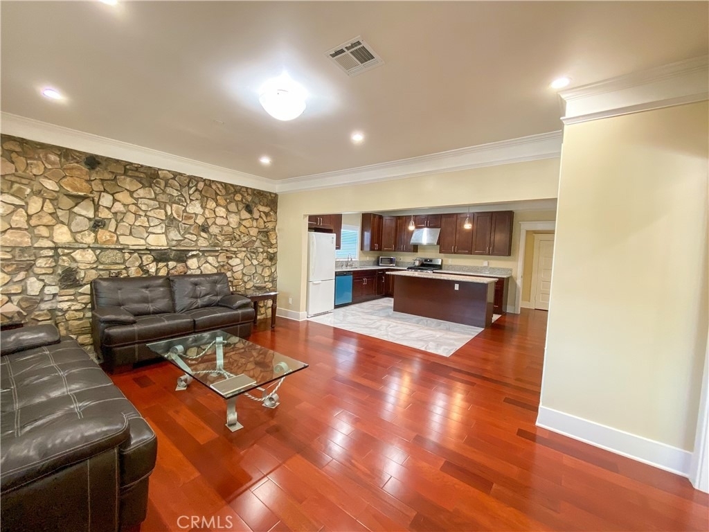 113 Sunset Avenue - Photo 3