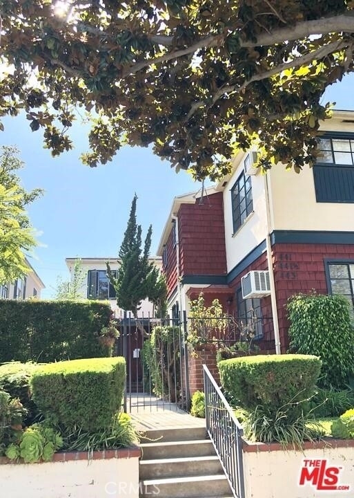 441 S Doheny - Photo 0