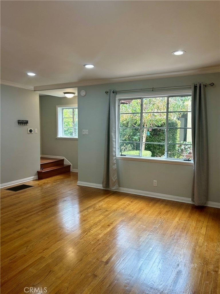 441 S Doheny - Photo 1