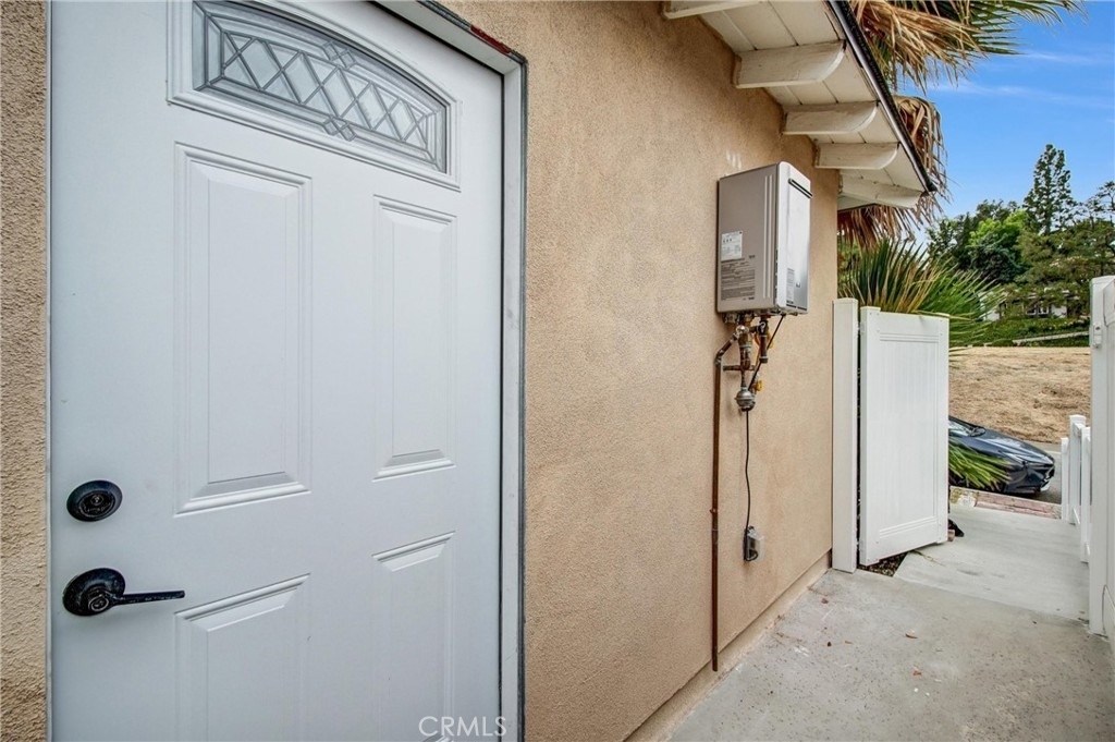 21713 Mulholland Dr - Photo 3
