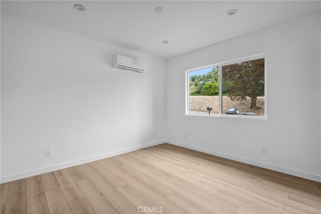 21713 Mulholland Dr - Photo 11