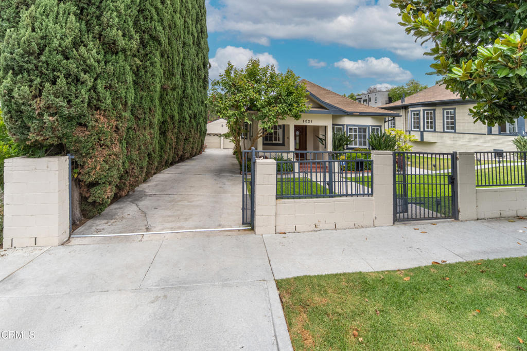 1621 Maltman Avenue - Photo 0