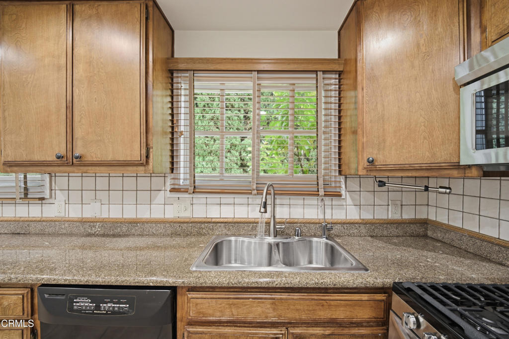 1621 Maltman Avenue - Photo 13