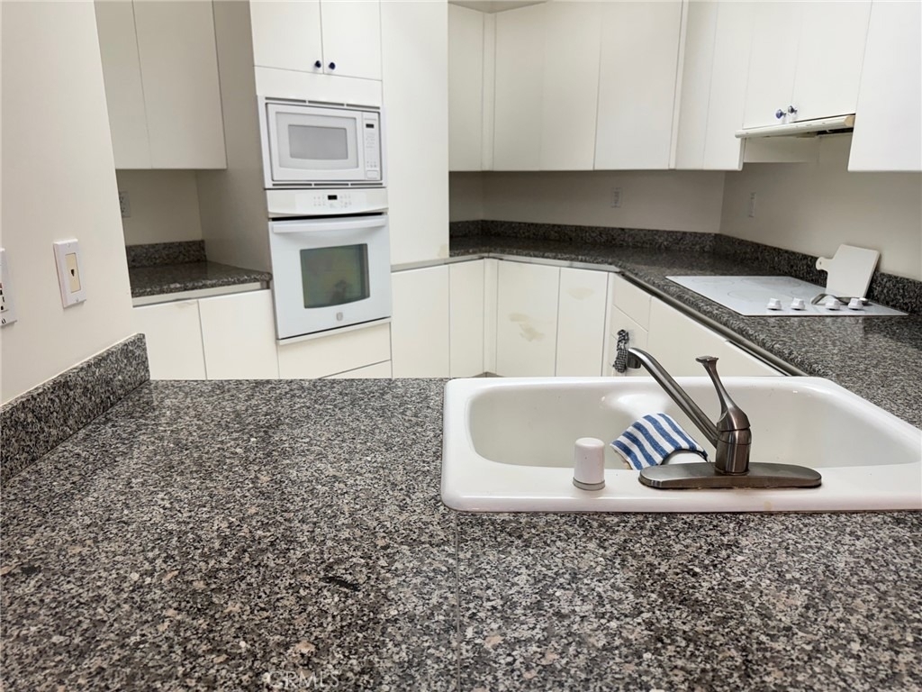 850 E Ocean Boulevard - Photo 12