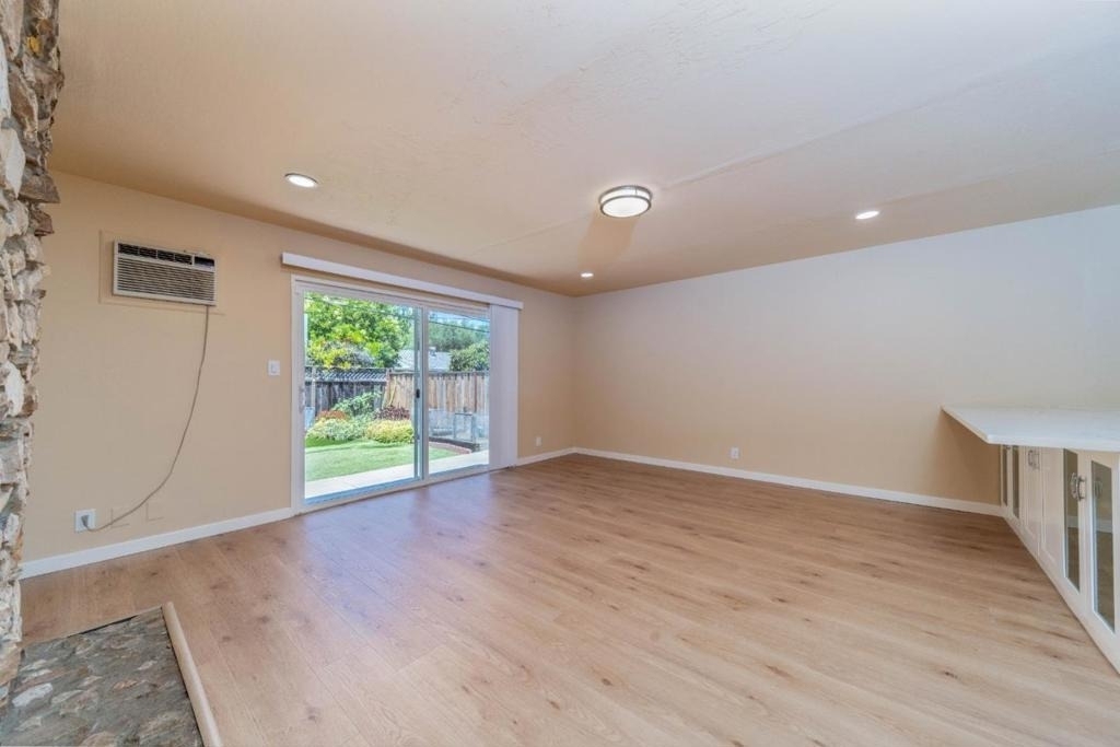 877 Miller Avenue - Photo 9