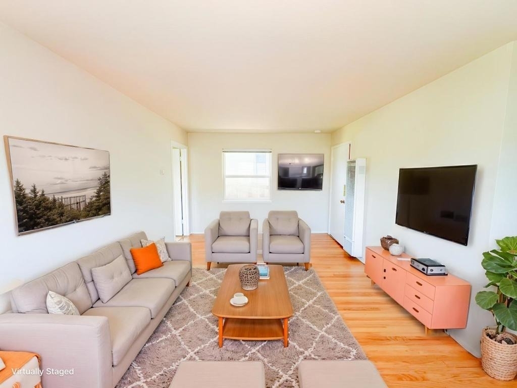 468 Acacia Avenue - Photo 1