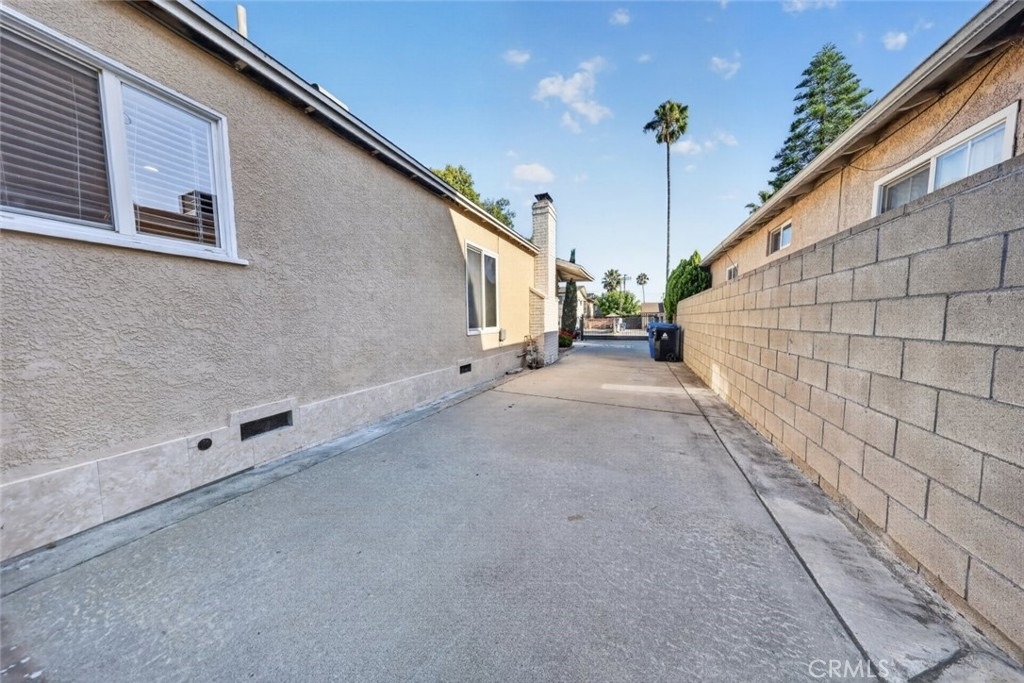 11407 Delano - Photo 32