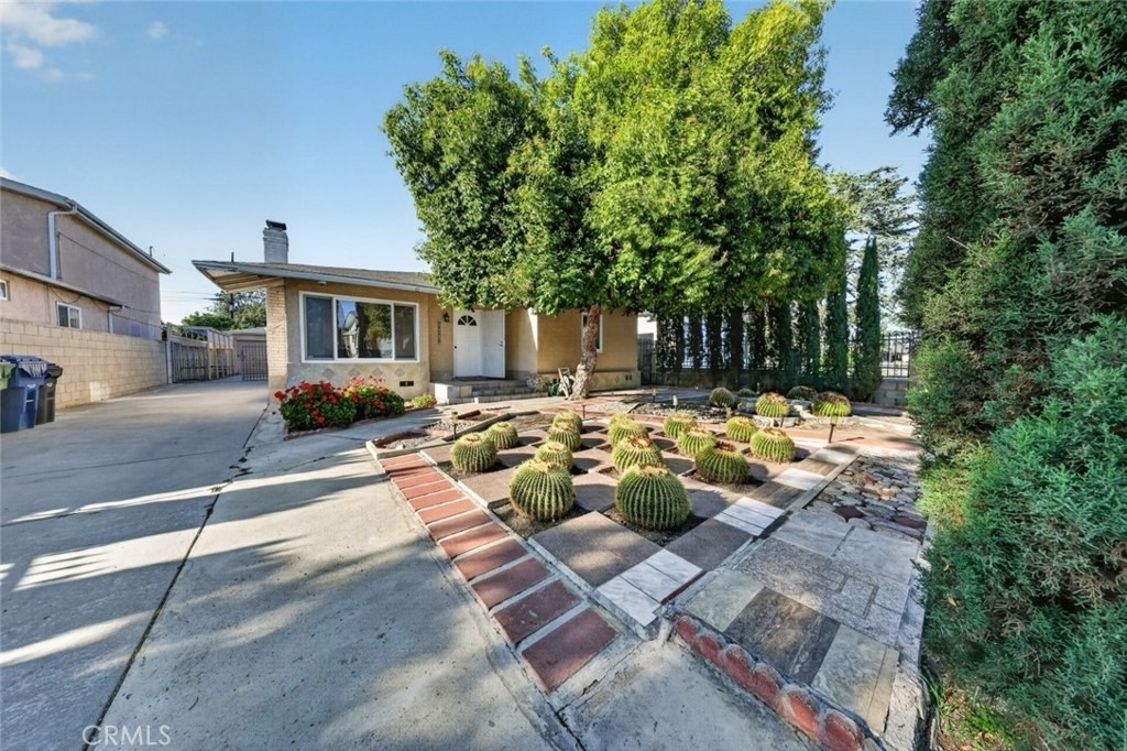 11407 Delano - Photo 2